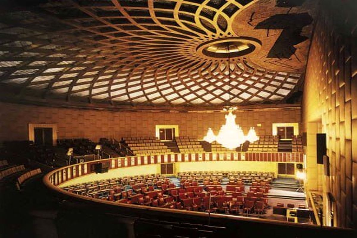 عکس عجیب سناتور زن استرالیایی با چادر مشکی در مجلس