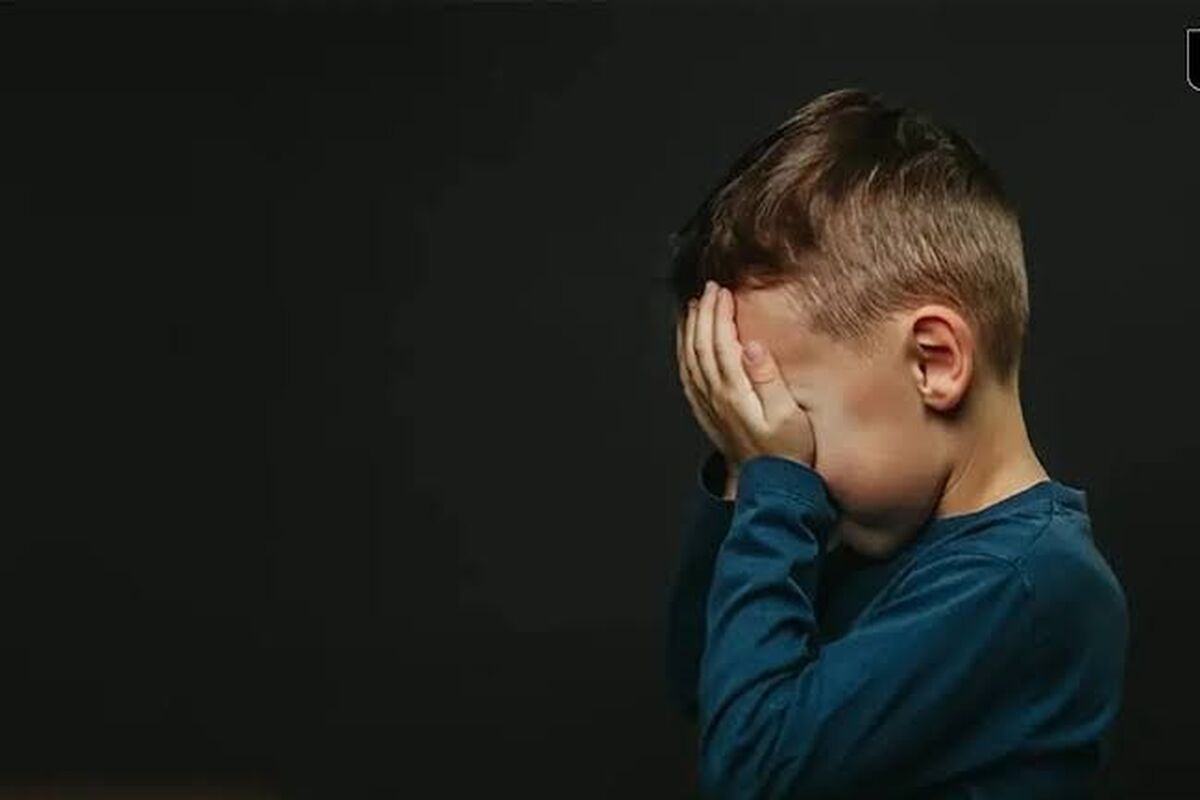فیلم لحظه آزادی پسربچه‌ای از شکنجه گاه پدرش