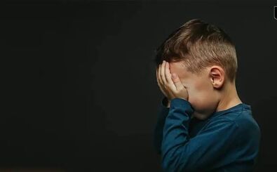 فیلم لحظه آزادی پسربچه‌ای از شکنجه گاه پدرش