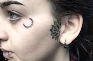 زن محجبه با تتوهای صورت در تلویزیون خبرساز شد/ ویدئو