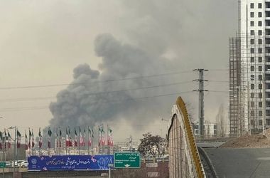 تصاویری از آتش‌سوزی گسترده در غرب تهران/ ویدئو