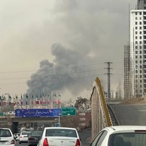 تصاویری از آتش‌سوزی گسترده در غرب تهران/ ویدئو