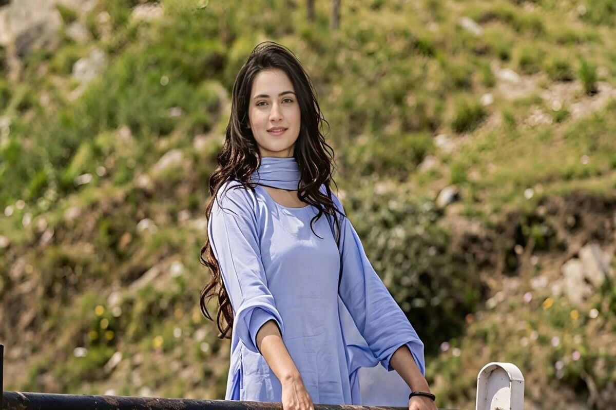 خودکشی یک مدل زن مقابل دوربین‌ها/ ویدئو