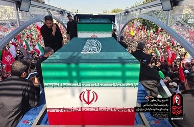 روایت مداح قمی از حضور رهبر انقلاب در مراسم رهبر شهید