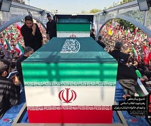 روایت مداح قمی از حضور رهبر انقلاب در مراسم رهبر شهید