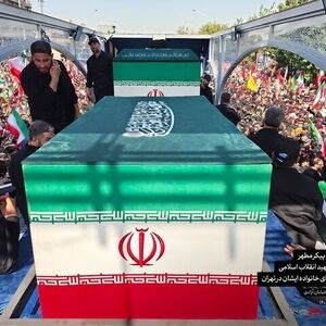روایت مداح قمی از حضور رهبر انقلاب در مراسم رهبر شهید