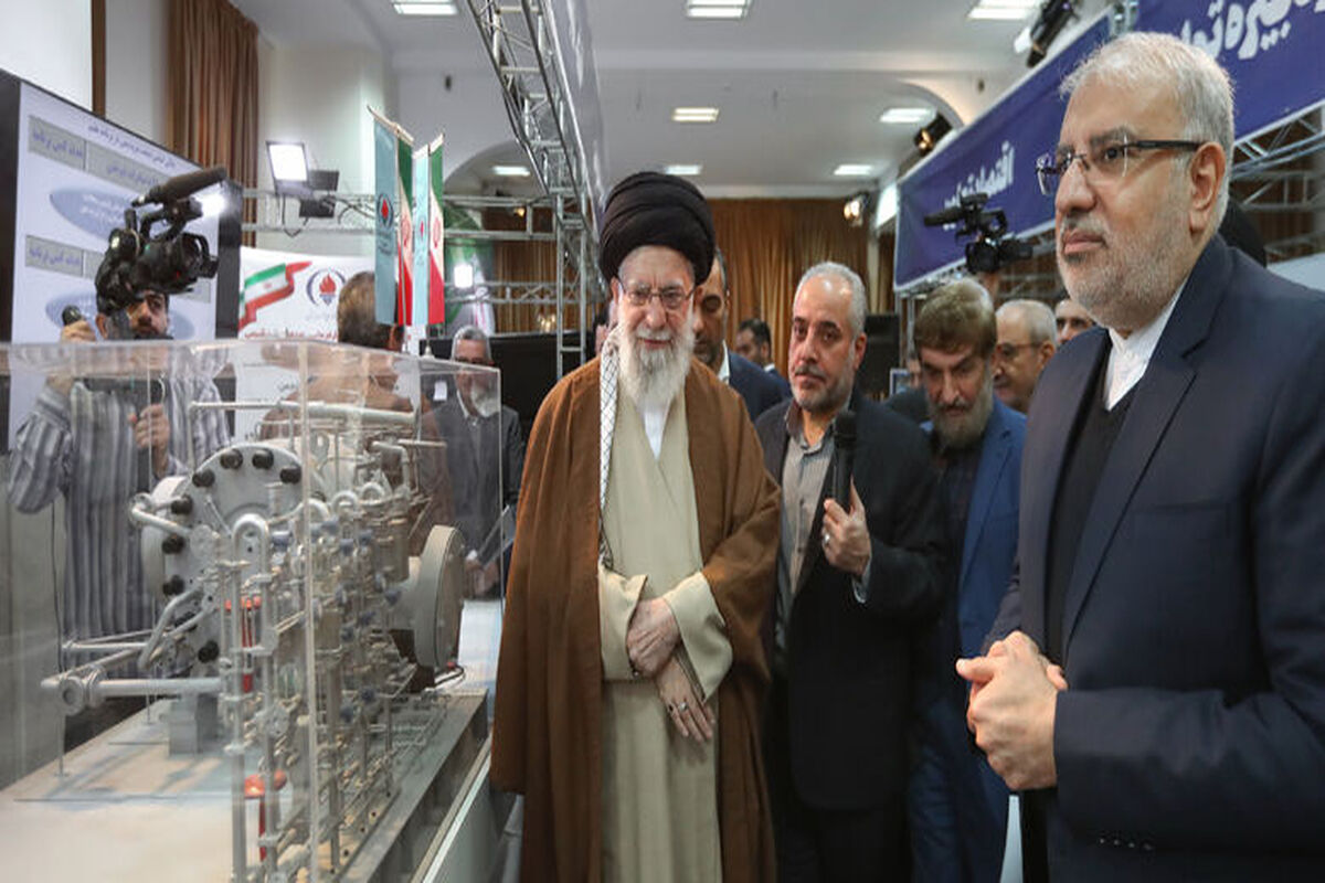 بازدید رهبر انقلاب از نمایشگاه توانمندی‌های تولید داخلی

