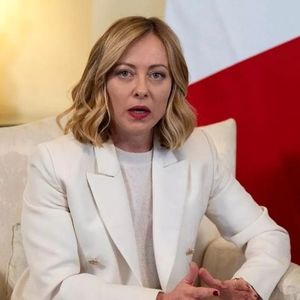عکس جنجالی جورجیا ملونی با سگش