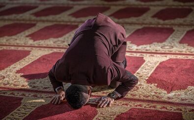 آیا نماز معتاد قبول است؟ (بررسی دیدگاه قرآن، احادیث و مراجع تقلید)