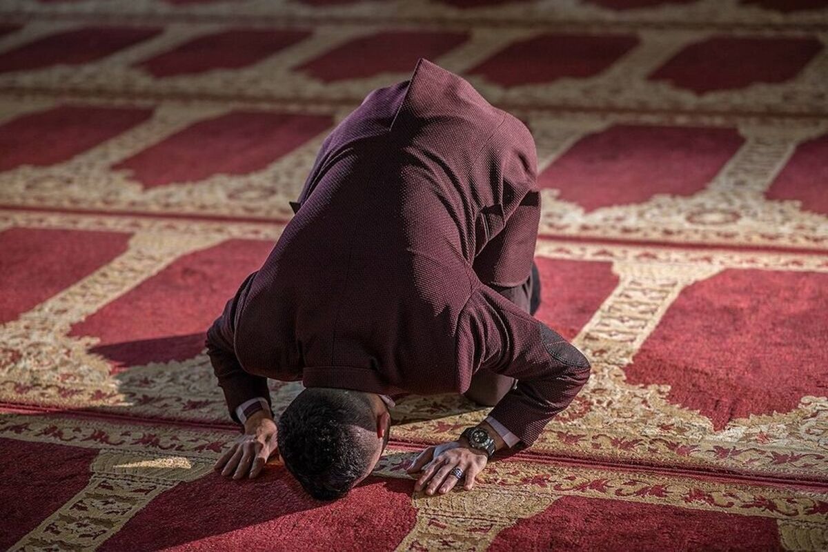 آیا نماز معتاد قبول است؟ (بررسی دیدگاه قرآن، احادیث و مراجع تقلید)