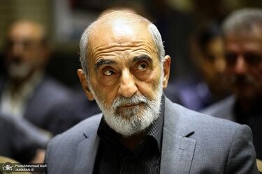 پرسش حسین شریعتمداری از مردم امریکا: چرا ترامپ را حذف فیزیکی نمی‌کنید؟