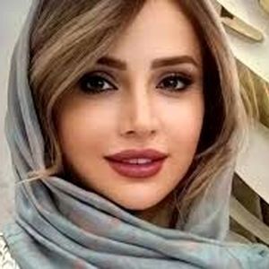 تیپ بچگانه و عروسکی شبنم قلی‌خانی در تئاتر/ عکس