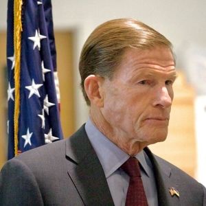 ادعای سناتور دموکرات: در مسیر اعزام نیروی زمینی به ایران هستیم!/ ویدئو