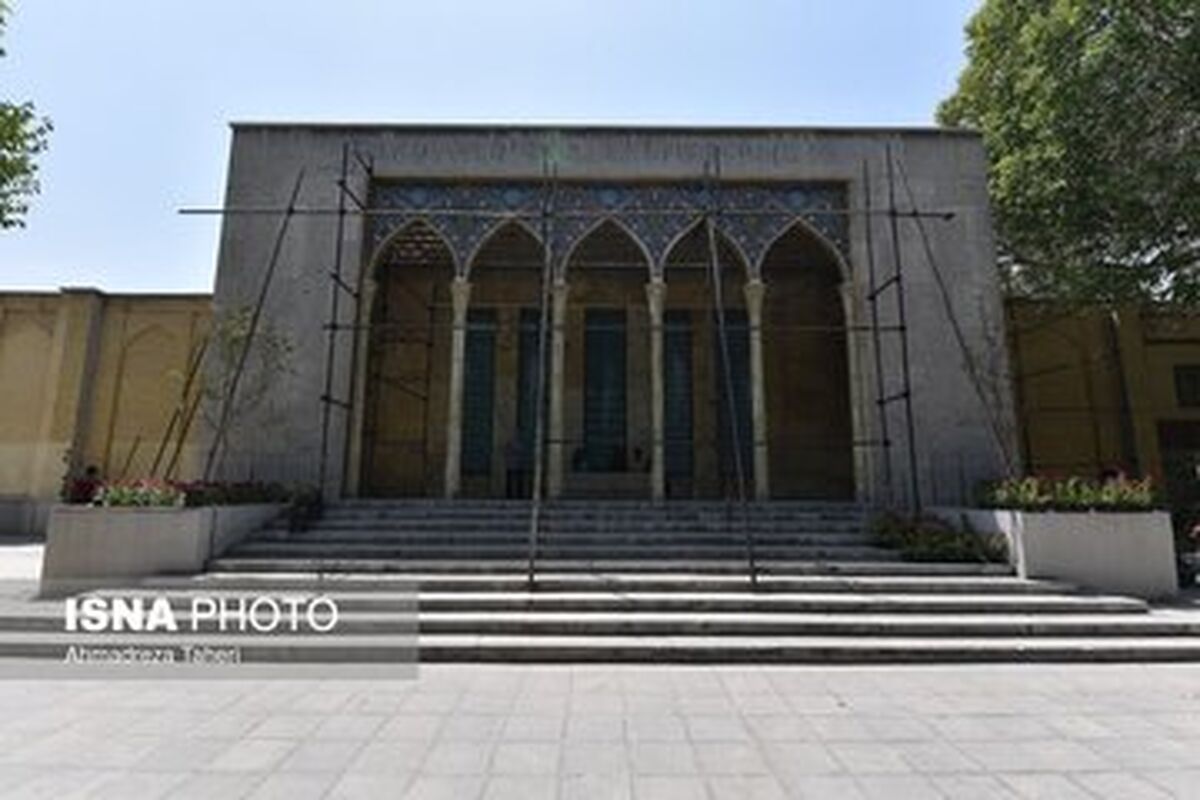 آماده‌سازی آرامگاه استاد فرشچیان در اصفهان