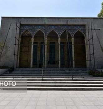 آماده‌سازی آرامگاه استاد فرشچیان در اصفهان