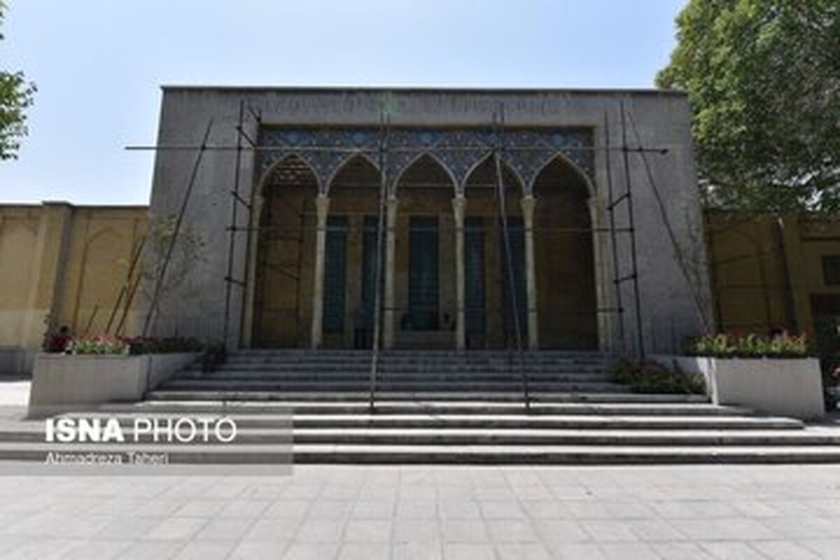 آماده‌سازی آرامگاه استاد فرشچیان در اصفهان
