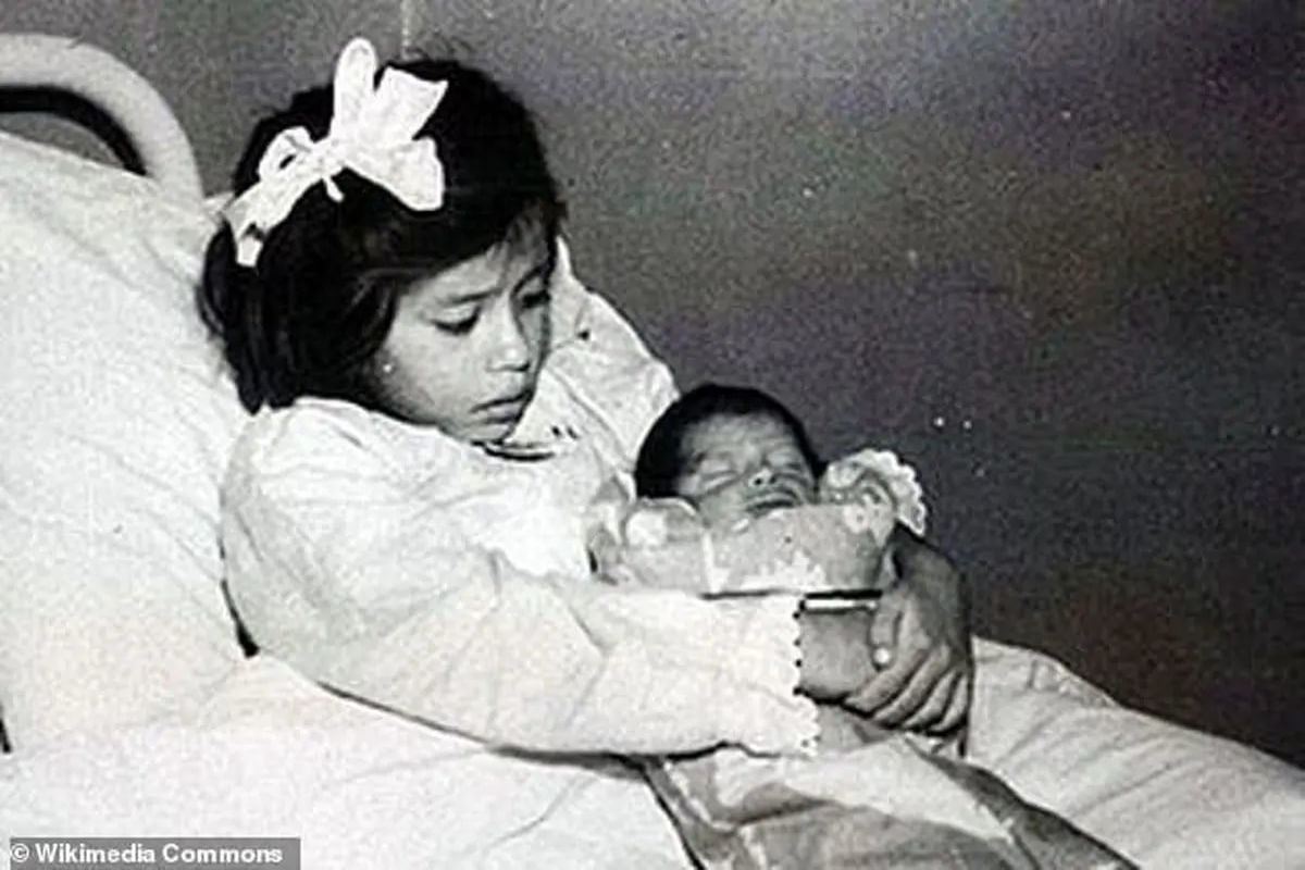 جوان‌ترین مادر تاریخ با فقط ۵ سال سن