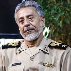 تصویر کمیاب از دریادار سیاری حین تمرین تفنگداری دریایی