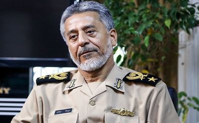 تصویر کمیاب از دریادار سیاری حین تمرین تفنگداری دریایی