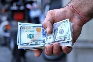 دلار دوباره روی دور افتاد
