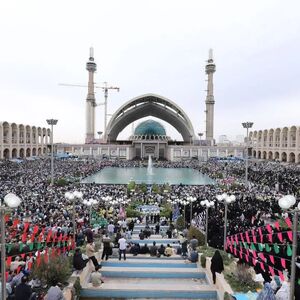 سه قاب از آخرین حضور رهبر شهید در مصلای تهران