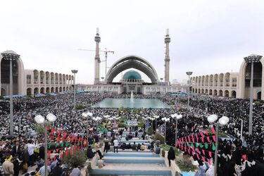 سه قاب از آخرین حضور رهبر شهید در مصلای تهران