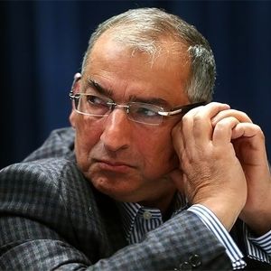 زیباکلام: جنگی در کار نیست؛ جمهوری اسلامی شروط ترامپ را می‌پذیرد