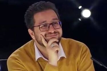 گریه‌های بی‌امان بشیر حسینی در یک مراسم ختم/ ویدئو