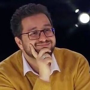 گریه‌های بی‌امان بشیر حسینی در یک مراسم ختم/ ویدئو