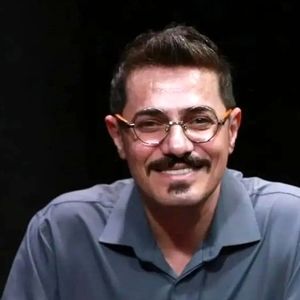 دبیر سیاسی اعتماد آزاد شد