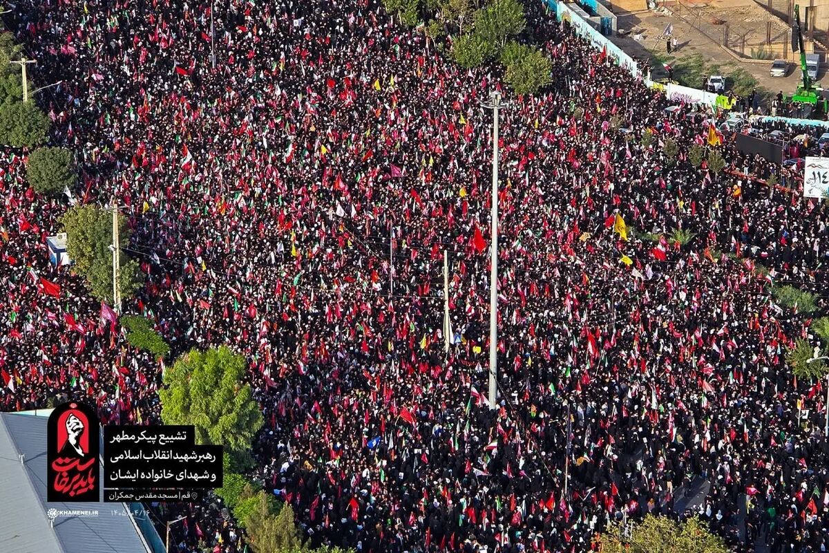 تصاویر هوایی از تشییع رهبر شهید در مسجد جمکران