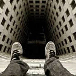 سقوط مرگبار دختر جوان از بالکن