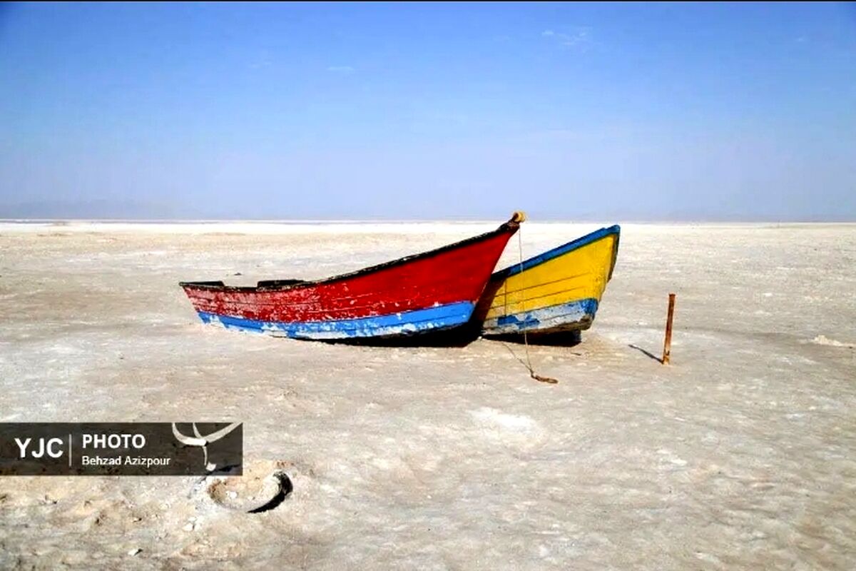 بزرگ‌ترین دریاچه ایران نفس‌های آخر را می‌کشد/ عکس