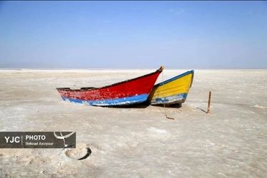 بزرگ‌ترین دریاچه ایران نفس‌های آخر را می‌کشد/ عکس