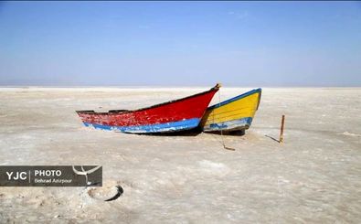 بزرگ‌ترین دریاچه ایران نفس‌های آخر را می‌کشد/ عکس