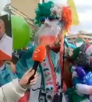 یکی از حاضران در راهپیمایی: گرانی مهم نیست، نون و پنیر می‌خوریم/ ویدئو