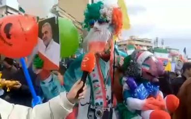 یکی از حاضران در راهپیمایی: گرانی مهم نیست، نان و پنیر می‌خوریم/ ویدئو