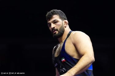 دبیر، منتقدان حسن یزدانی را «نفهم» خواند!