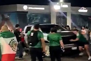 ویدئویی از زیر گرفتن هواداران در مکزیک/ 17 نفر زخمی شدند