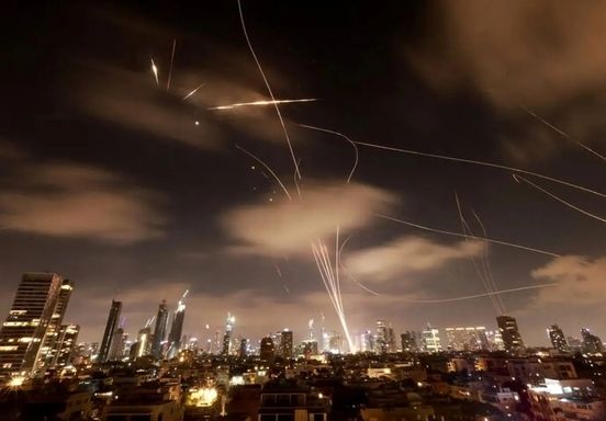 جنگ احتمالی ایران و آمریکا چگونه خواهد بود؟/ بزرگترین نقطه ضعف و قوت ایران را بشناسید