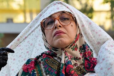 حمله شدید به «خانوم والده»؛ اعتراض به پوشاندن لباس زنانه به بازیگر مرد