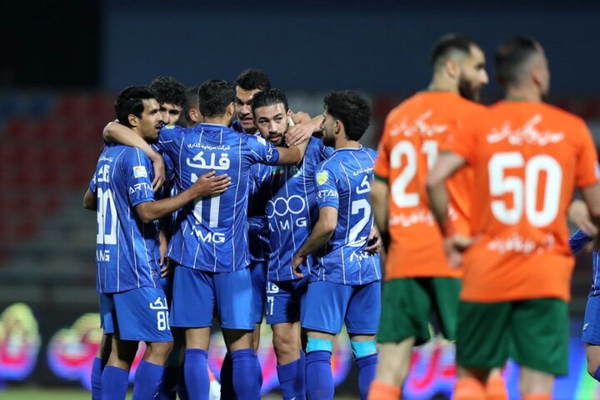بمب ساعتی در باشگاه استقلال