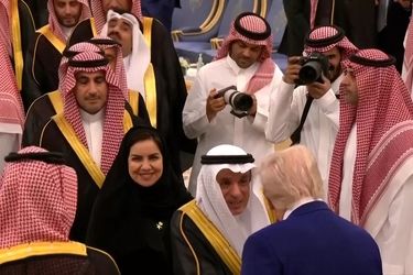 تصاویر دست‌دادن دیپلمات‌های زن عربستان با ترامپ
