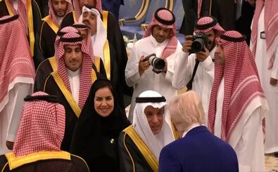 تصاویر دست‌دادن دیپلمات‌های زن عربستان با ترامپ
