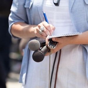 روسری جالب خبرنگار فونیکس چین سوژه کاربران شد