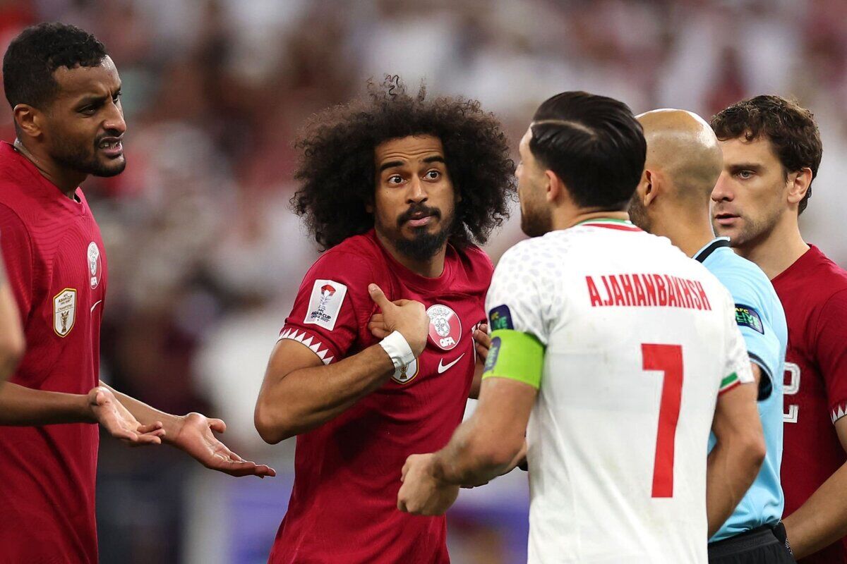 اقدام جالب اکرم عفیف از ترس هواداران ایرانی/ عکس

