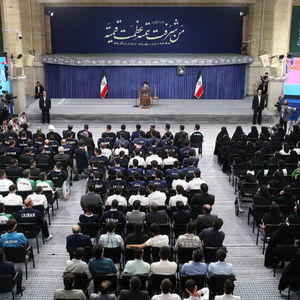 رهبر انقلاب خطاب به ترامپ: به همین خیال باشید که با بمباران، صنعت هسته‌ای ایران نابود شده است/ اصلاً شما چه کاره هستید که اگر کشوری صنعت هسته‌ای دارد، در قبال آن باید و نباید مطرح کنید