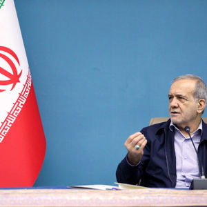 واکنش تند کیهان به پزشکیان: رئیس‌جمهور راه‌حل ندارد!