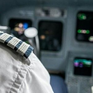 اخراج خلبان یزد ایر به دلیل سوار نکردن استاندار؟