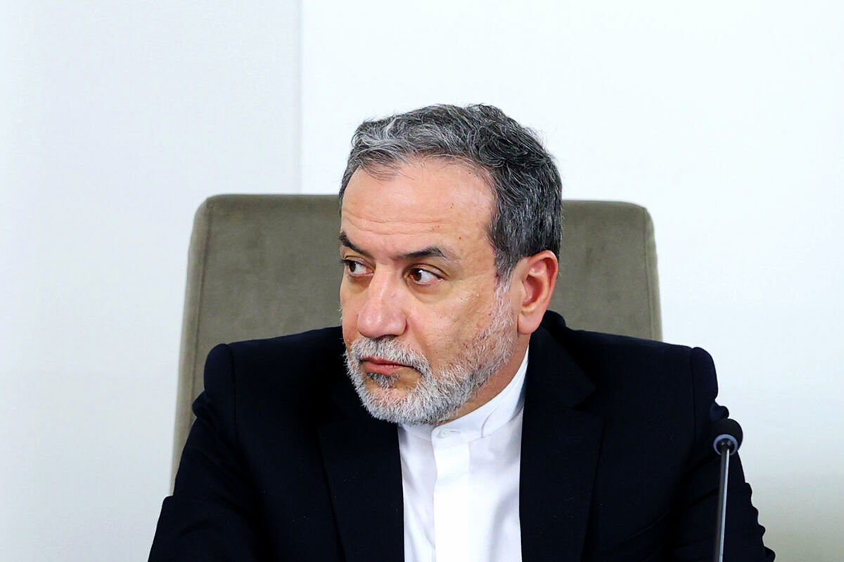 هشدار عراقچی به ترامپ: توهین به رهبر معظم ایران را کنار بگذار